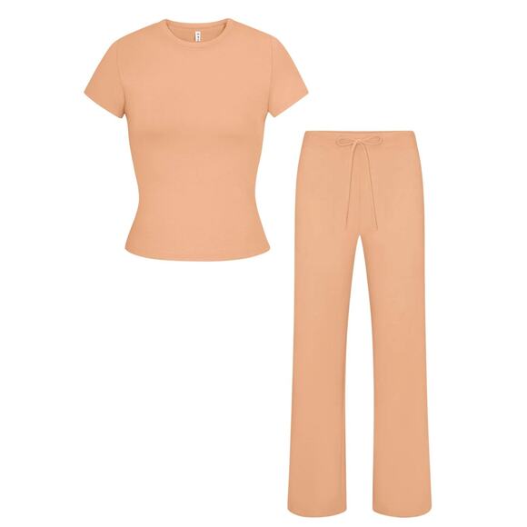 New in Package! Women's 2 Piece Medium Lounge Set in Peach - Picture 1 of 4